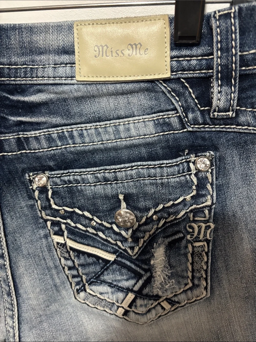 Miss Me Mid Rise Denim Shorts Style E3444H70 Size 31 - Picture 3 of 5